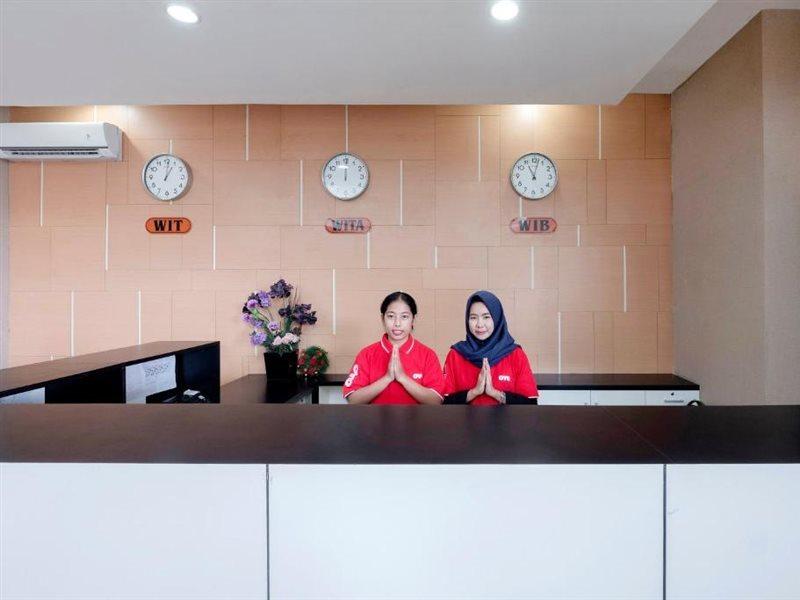 Urbanview Hotel Asyra Makassar Macáçar Exterior foto