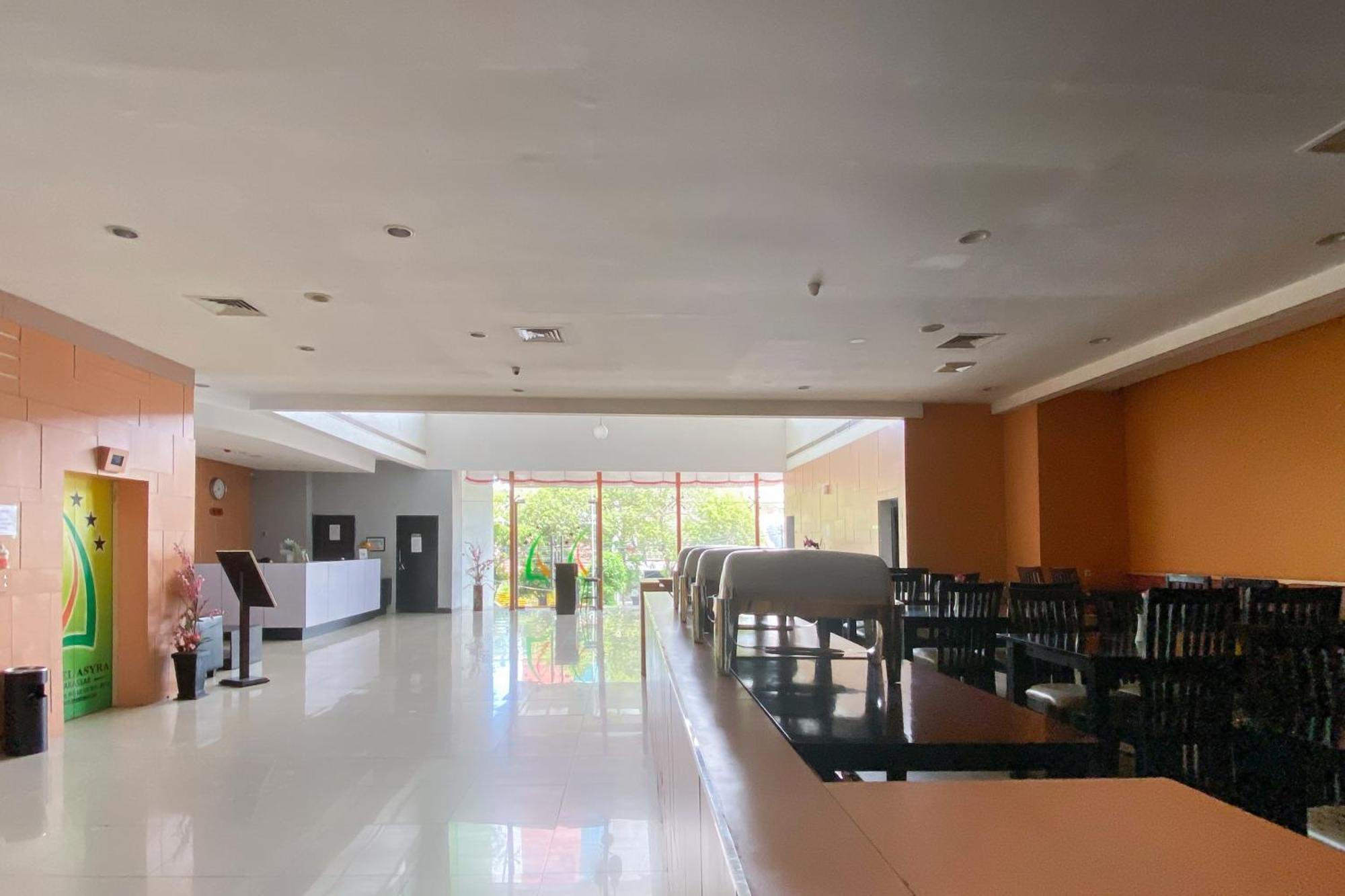 Urbanview Hotel Asyra Makassar Macáçar Exterior foto